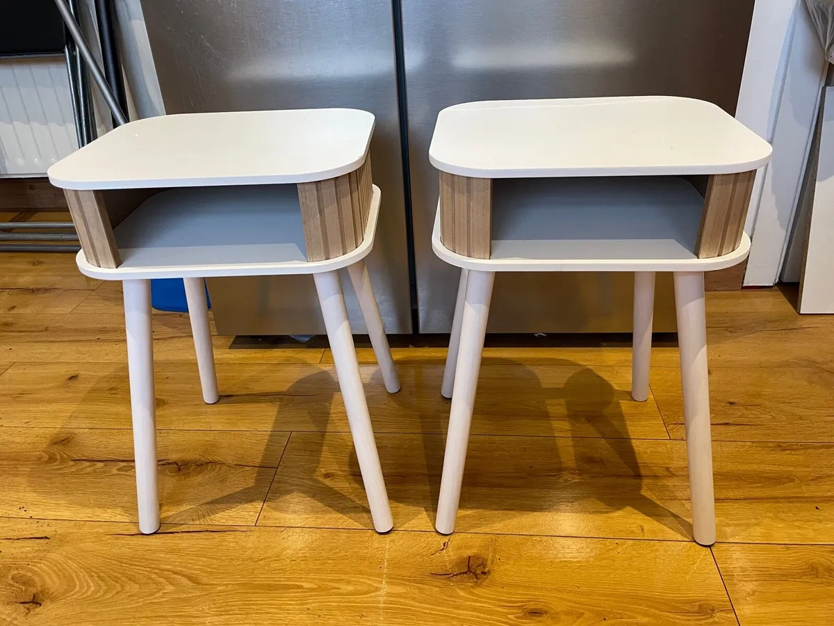 2 bedside lockers €60 - Image 1