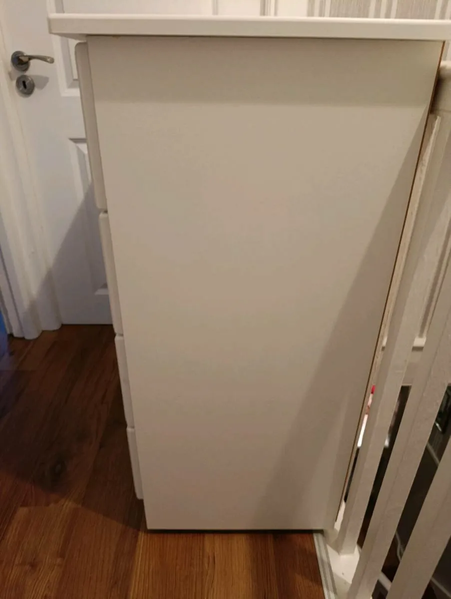 Chest of drawers - Image 1