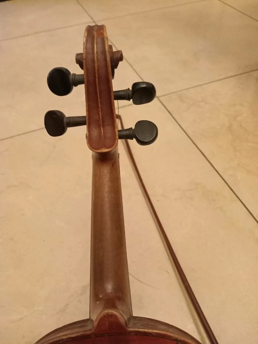 Old violin - Image 3