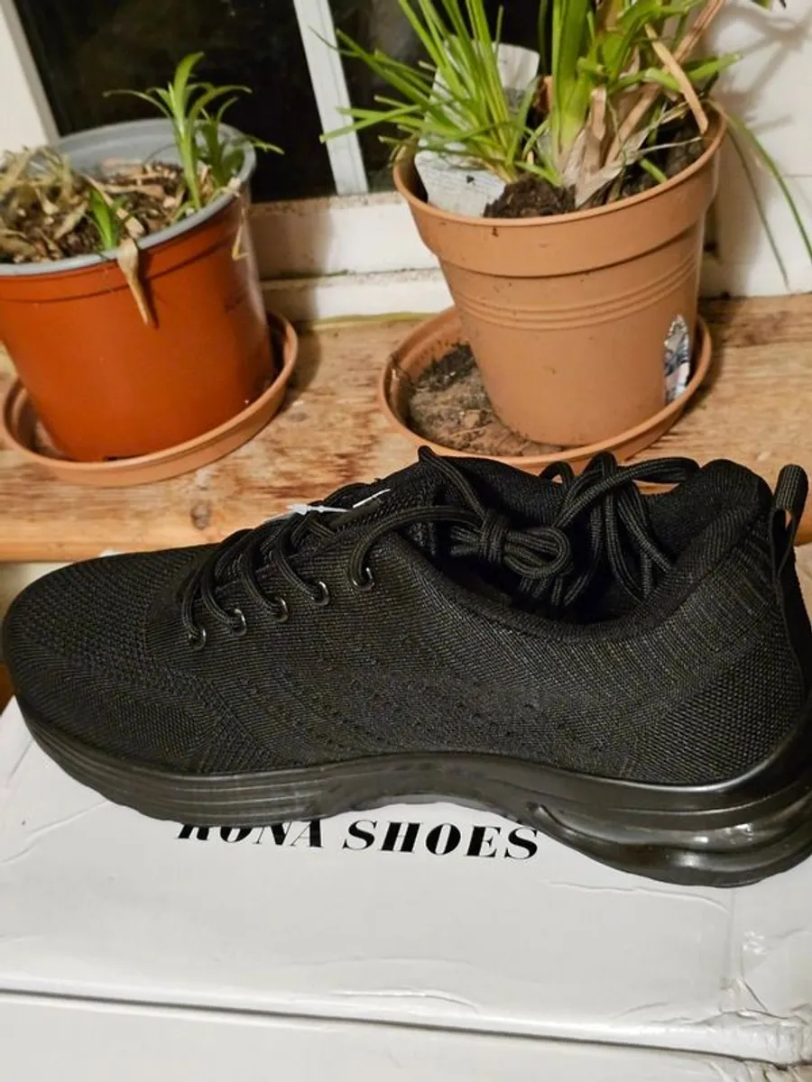 Safety shoes for sale - Image 1