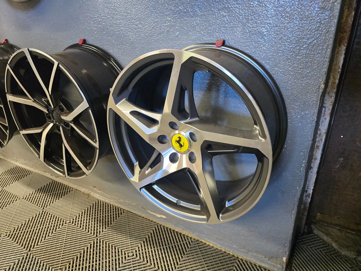 **Special** 19" Ferrari 458 Style
