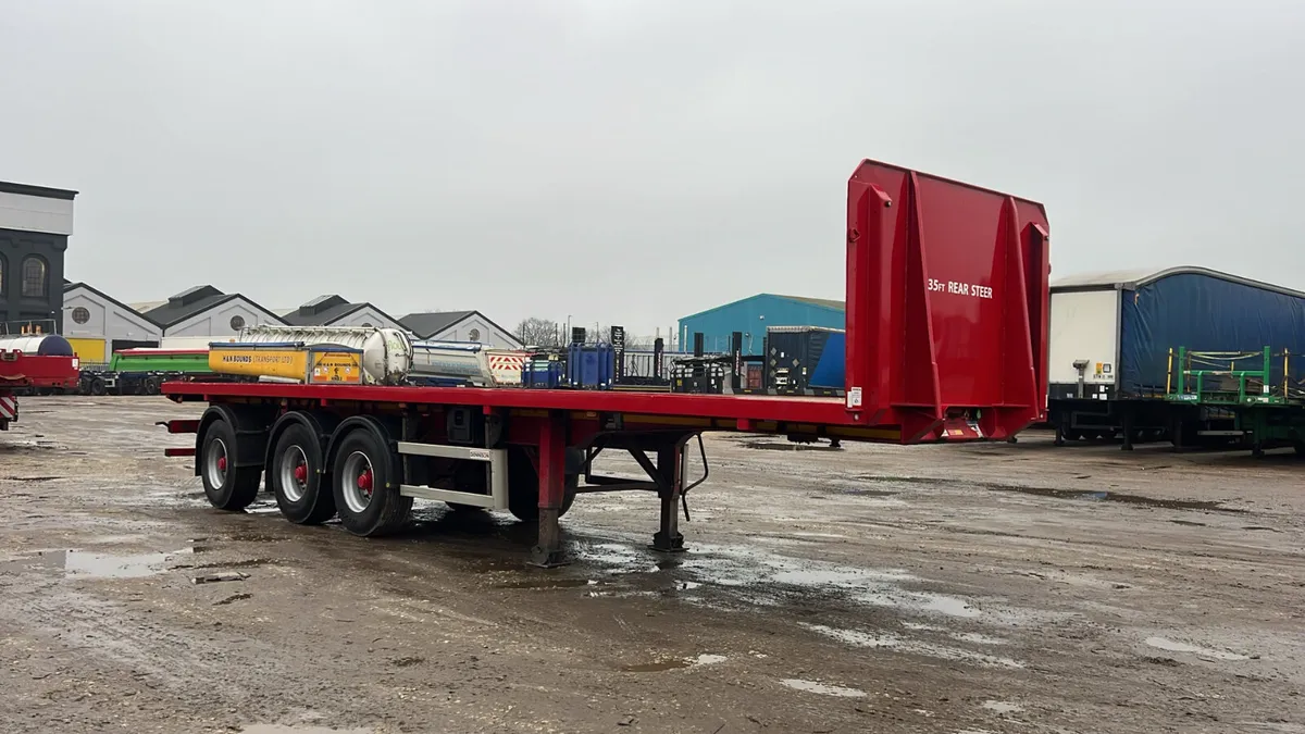 2018 Urban 10.6 Rear steer lift axle Dennison - Image 3