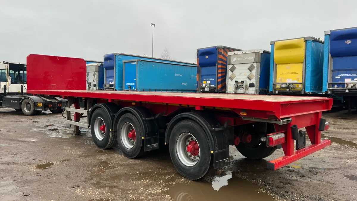 2018 Urban 10.6 Rear steer lift axle Dennison - Image 2