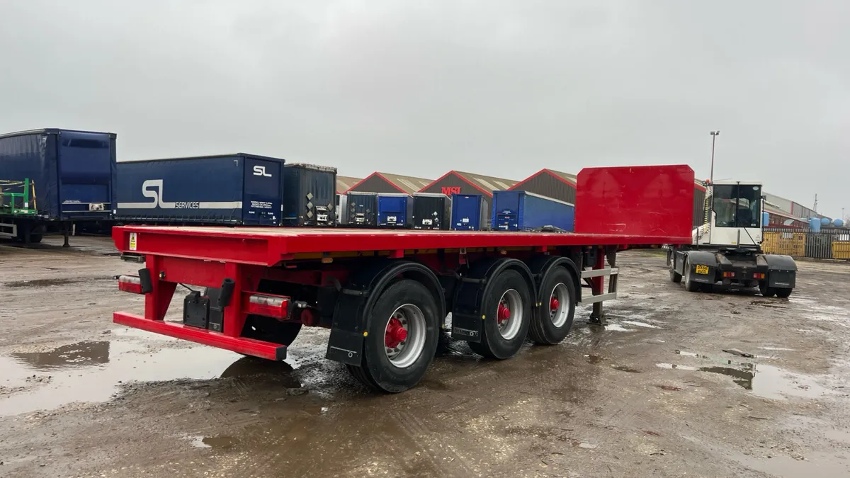 2018 Urban 10.6 Rear steer lift axle Dennison - Image 1