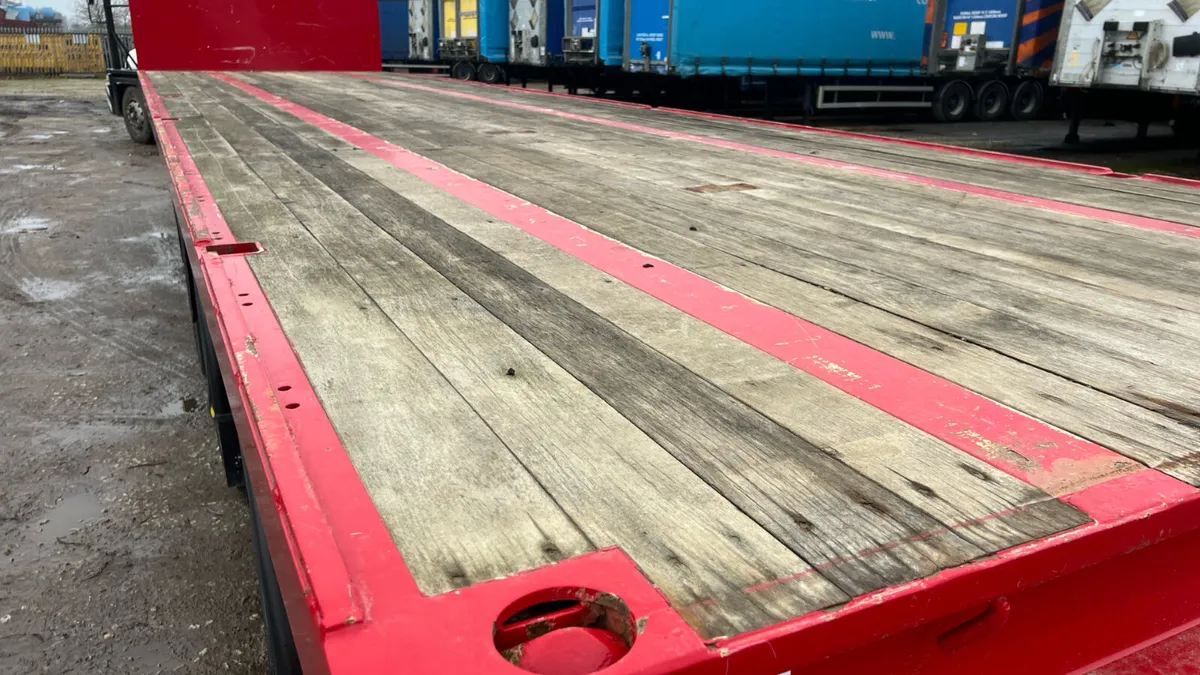 2018 Urban 10.6 Rear steer lift axle Dennison - Image 4