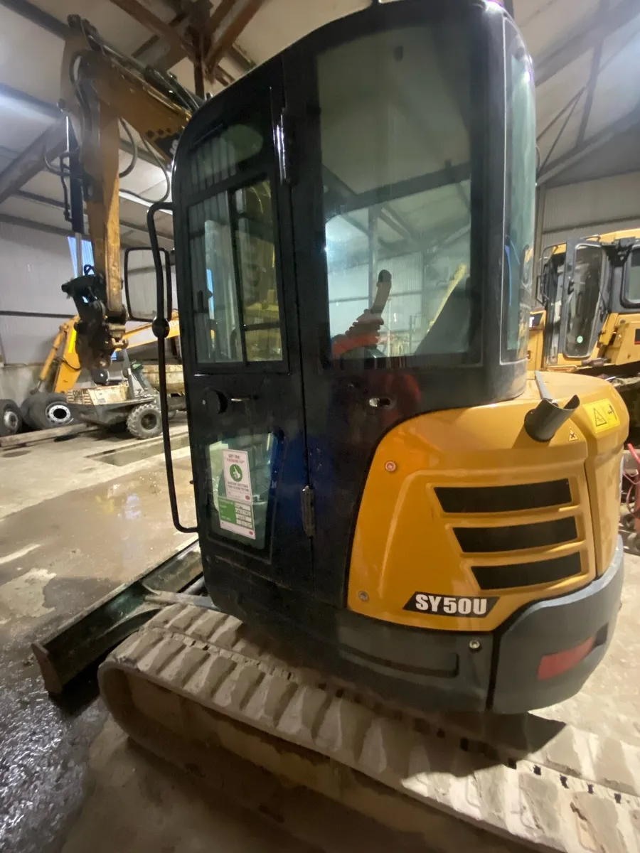 5 ton digger - Image 1