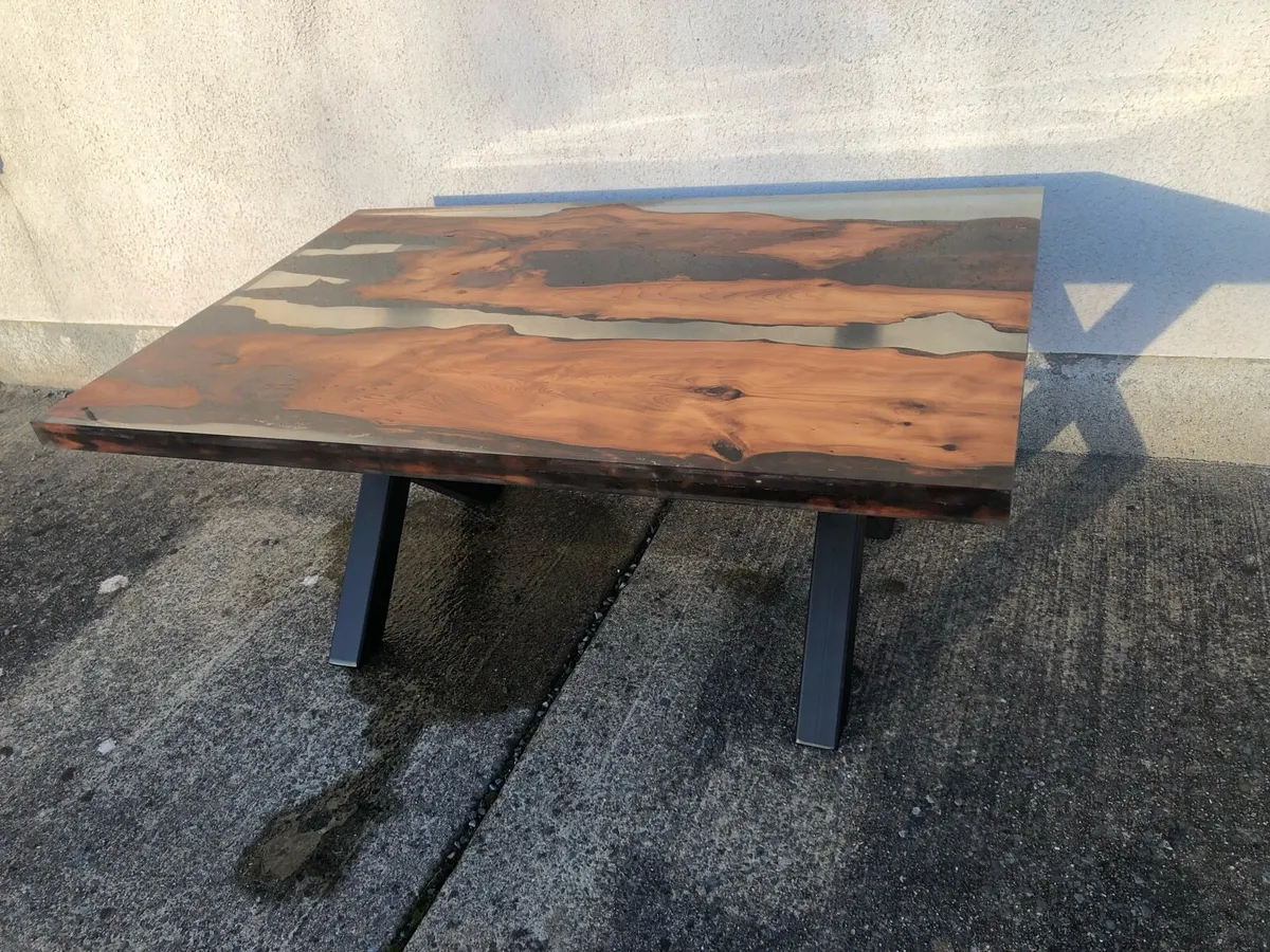 Epoxy resin table - Image 1