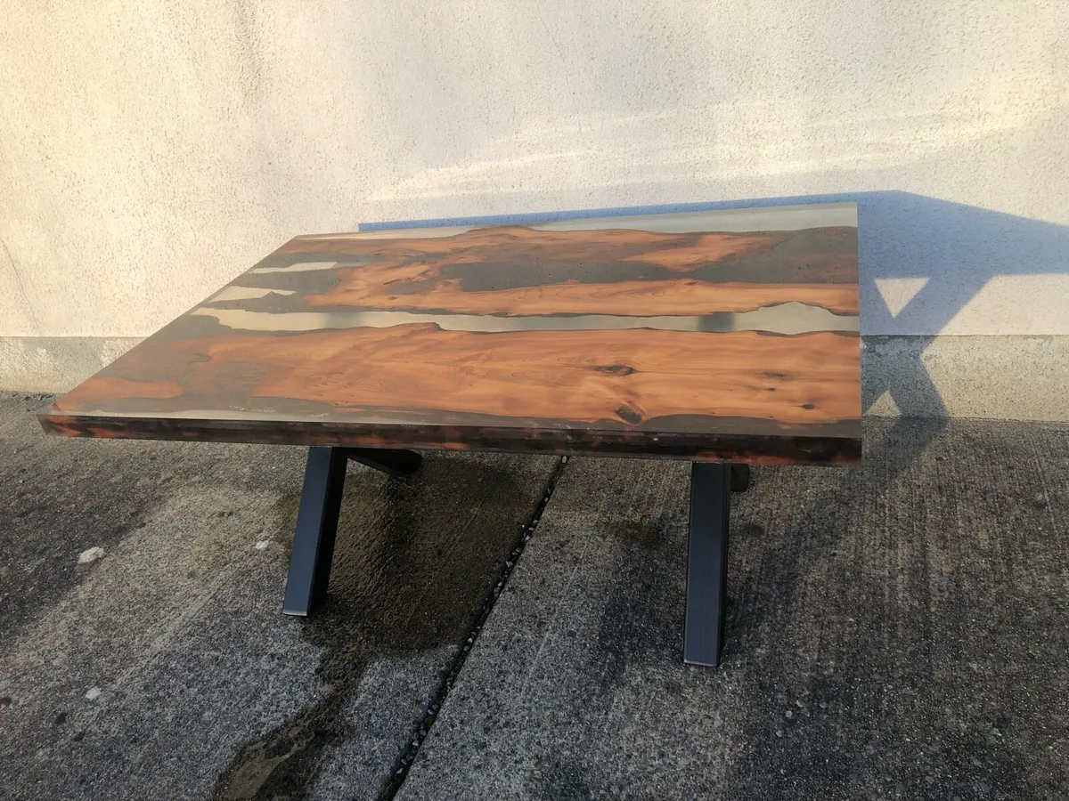 Epoxy resin table - Image 2
