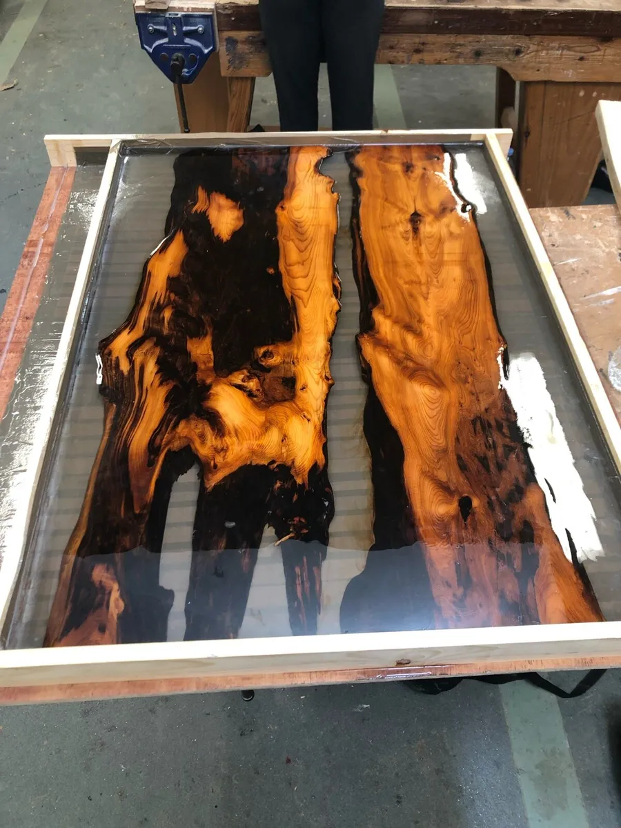 Epoxy resin table - Image 4