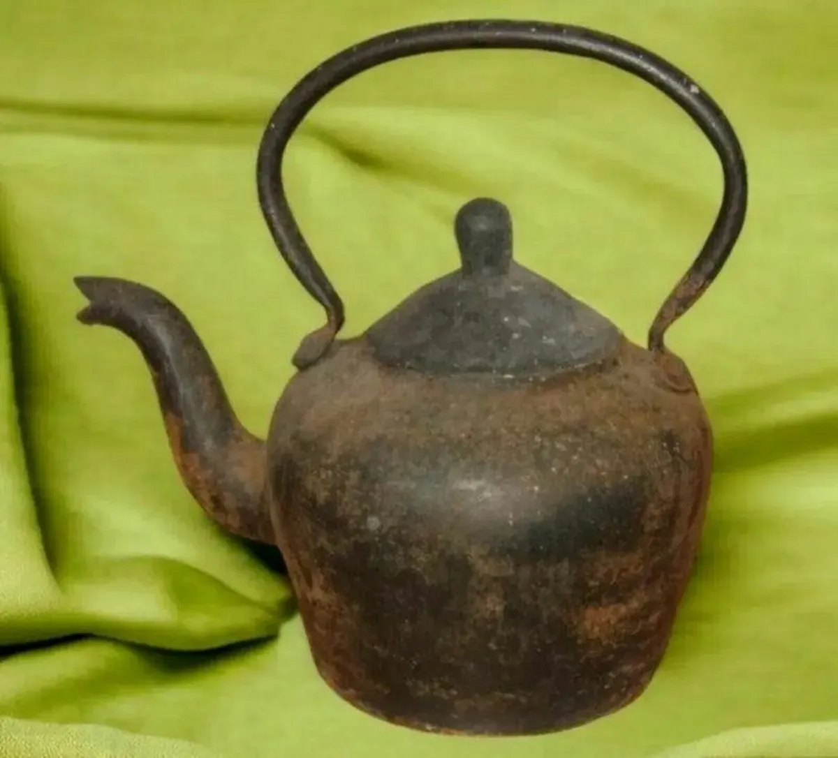 Victorian Cast Iron Kettle - Image 1