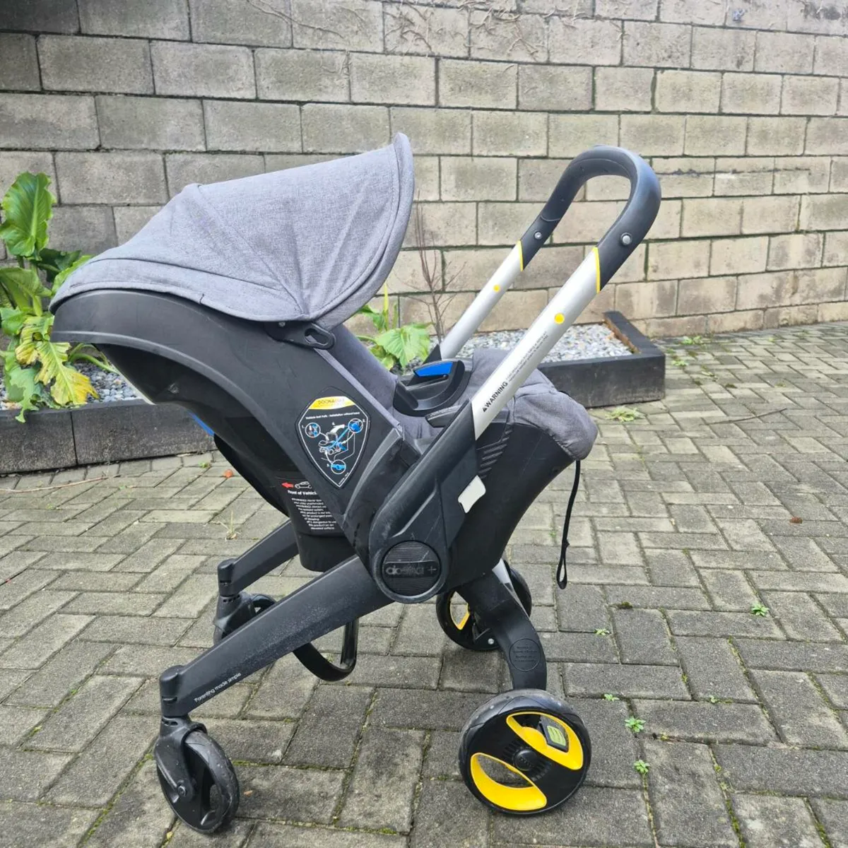 Doona Car Seat + Isofix  + Base - Image 2