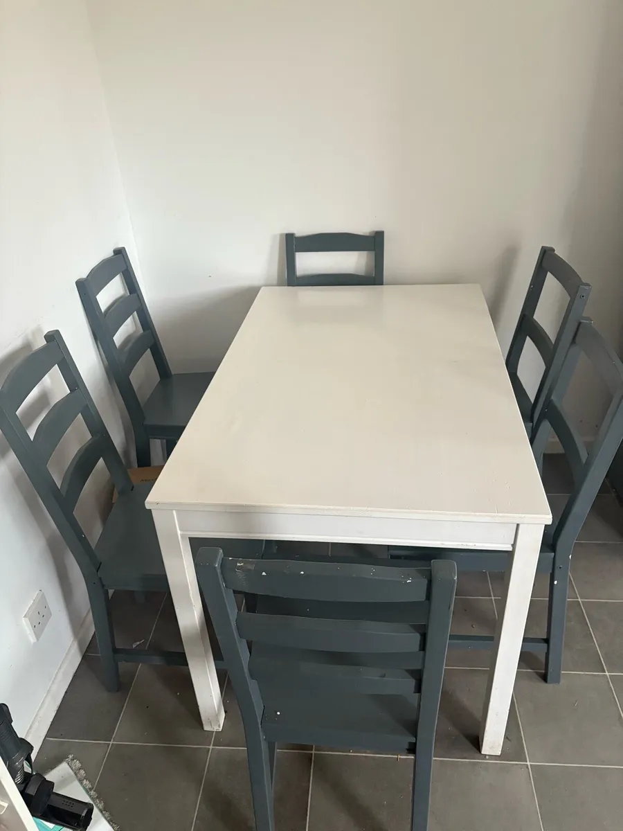 Kitchen table and 6 chairs - Image 4