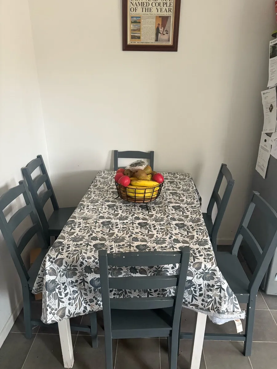 Kitchen table and 6 chairs - Image 3