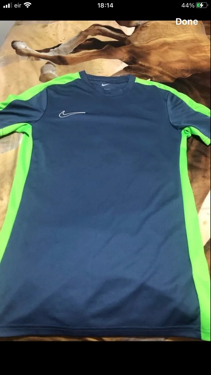 Mens Nike teeshirt size S €5 - Image 2
