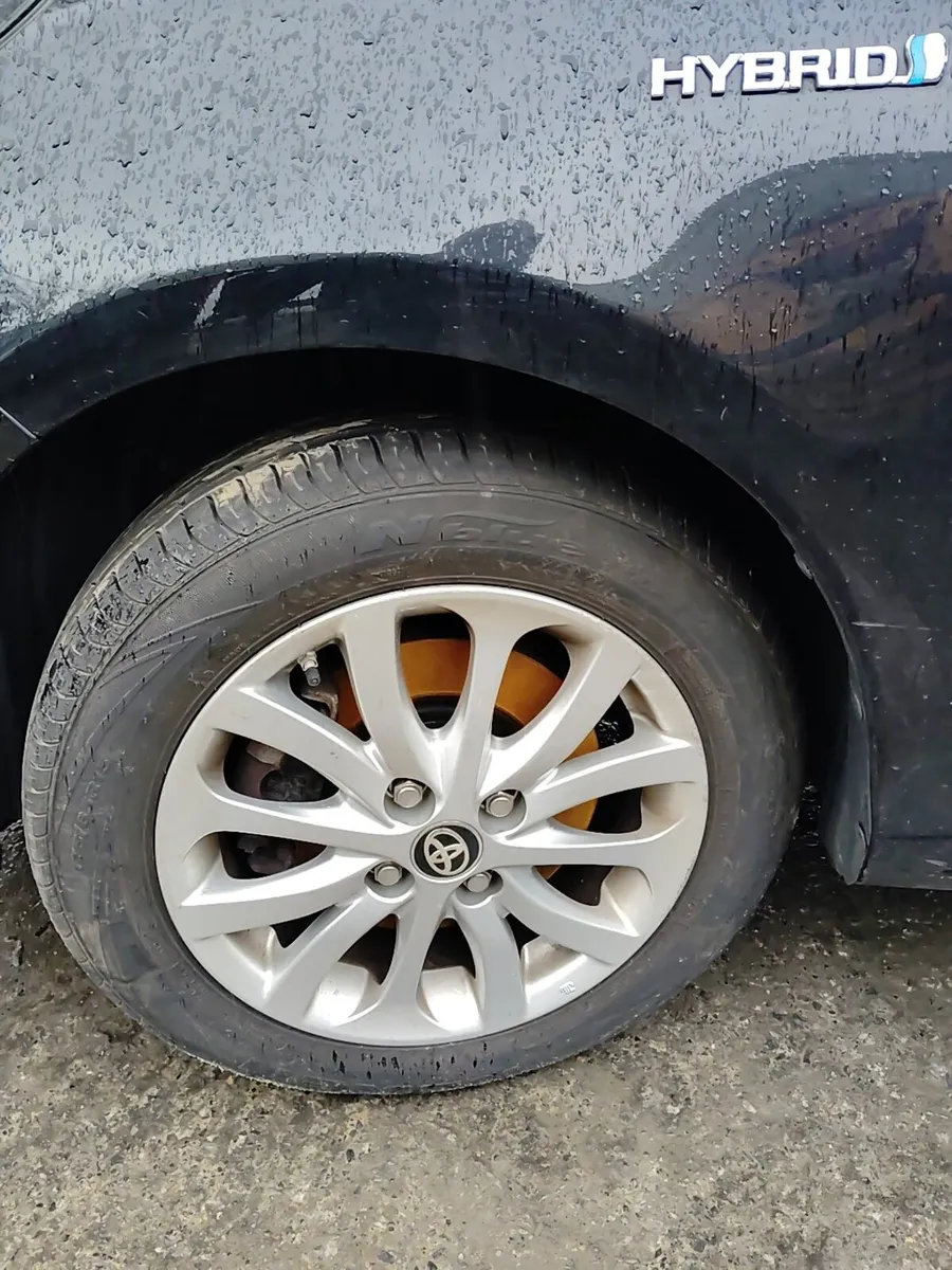 Breaking Toyota Yaris hybrid 2017 - Image 2