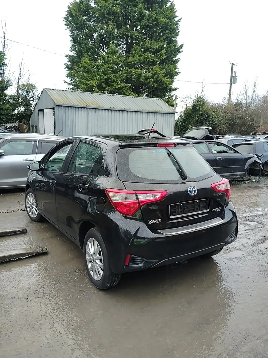 Breaking Toyota Yaris hybrid 2017 - Image 4