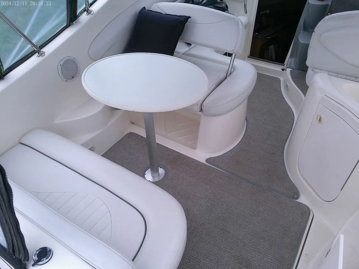 2004 Maxum 2500SE with road trailer. - Image 2