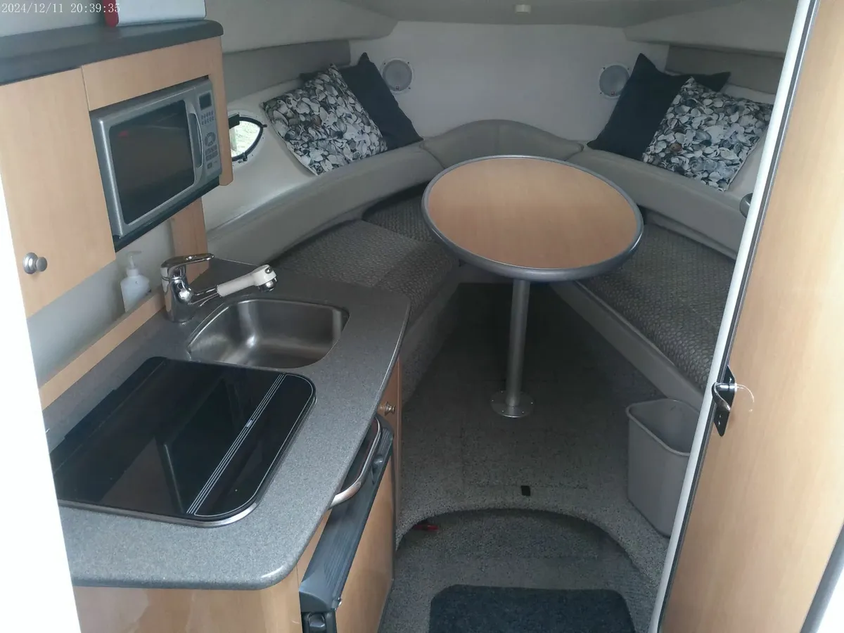 2004 Maxum 2500SE with road trailer. - Image 3