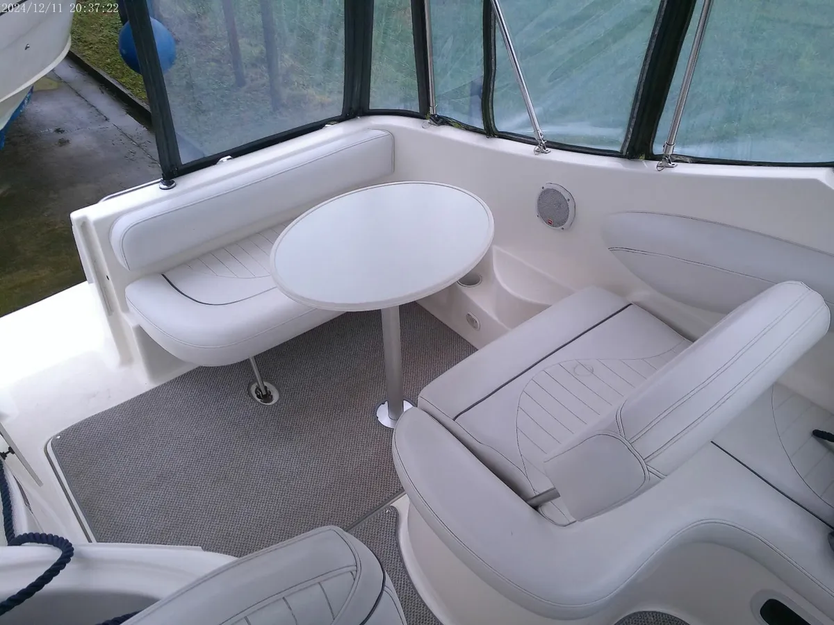 2004 Maxum 2500SE with road trailer. - Image 4