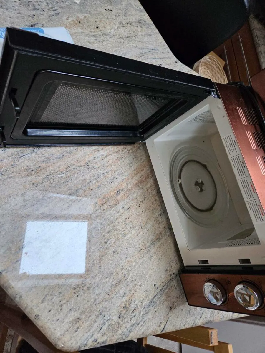 Rose gold microwave, toaster & kettle set - Image 2