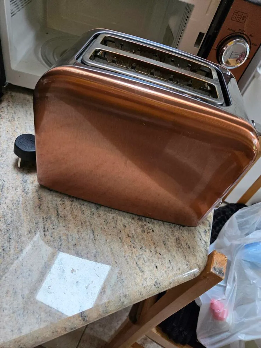 Rose gold microwave, toaster & kettle set - Image 4