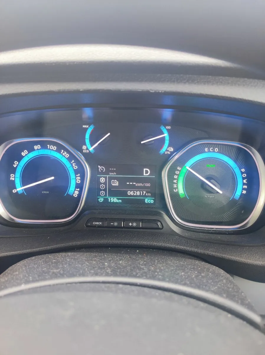 Peugeot e-Expert  L2H1 100KW-75KWH, NO VAT - Image 2