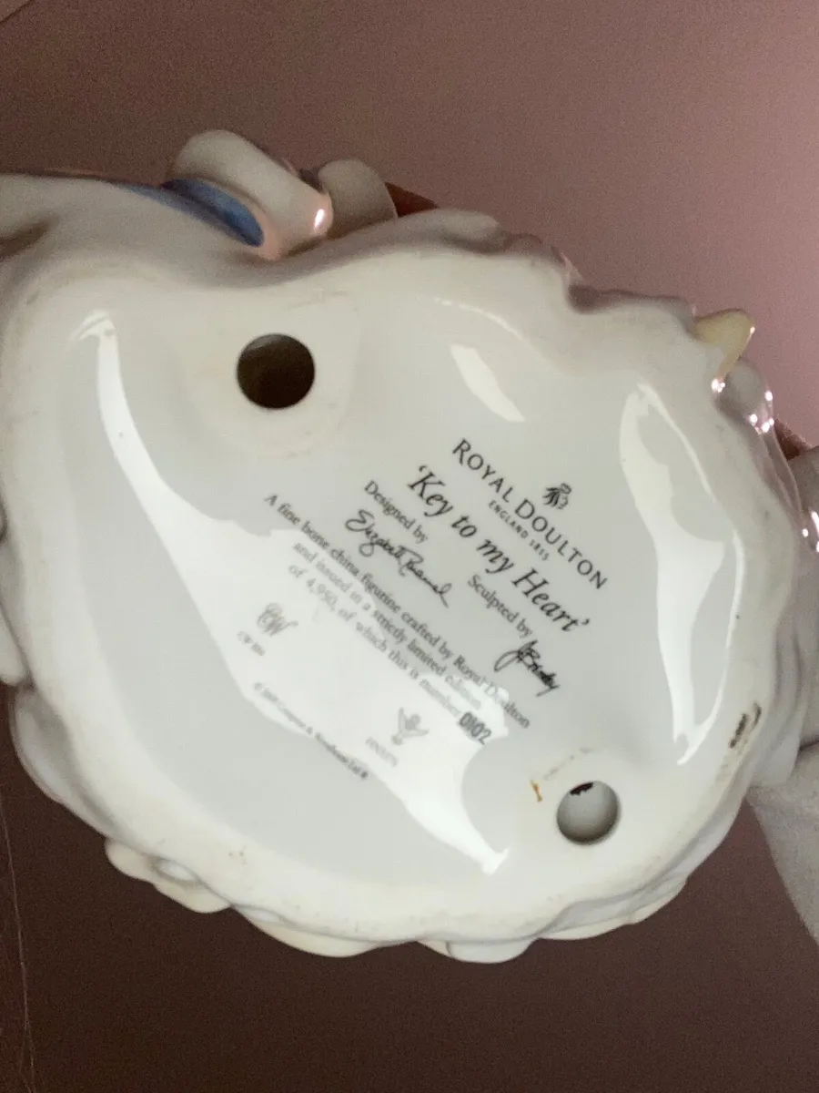 Royal dulton doll - Image 2