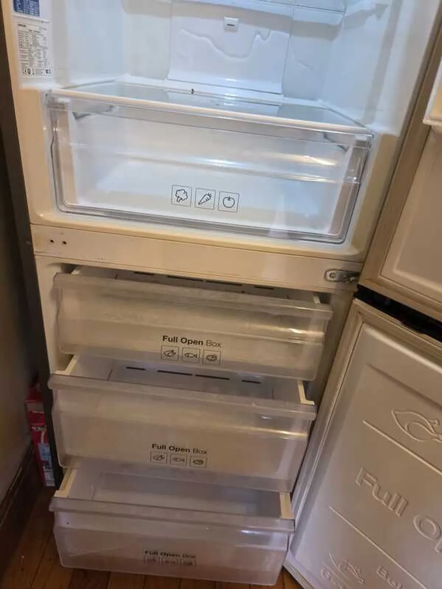 Samsung Fridge Freezer Silver 70/30 - Image 3