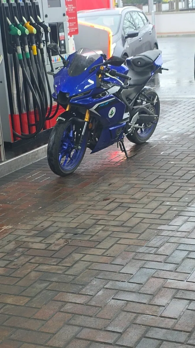 YAMAHA r3 2025 - Image 1