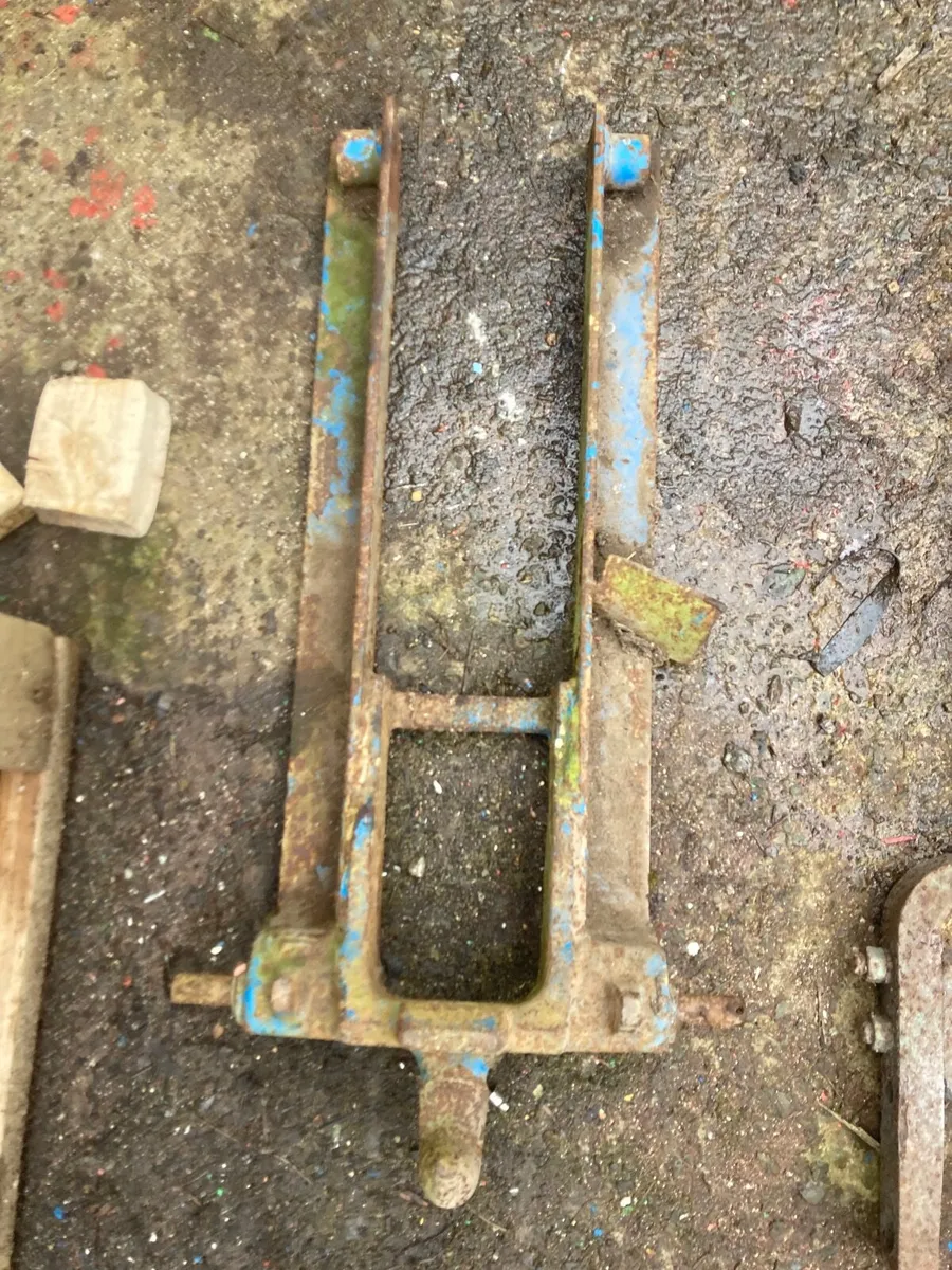 Ford tractor parts - Image 1