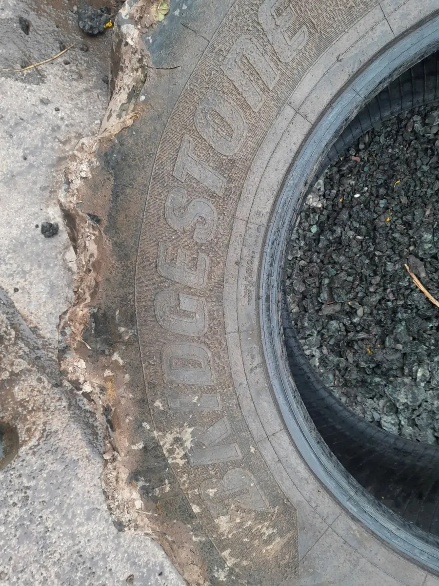 540 65 r28 - Image 2