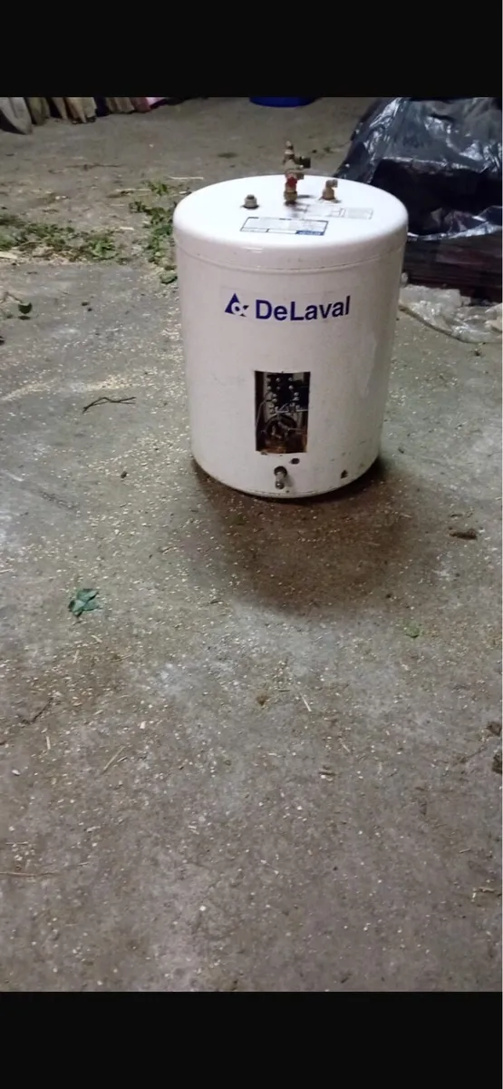 Milking parlour water heater