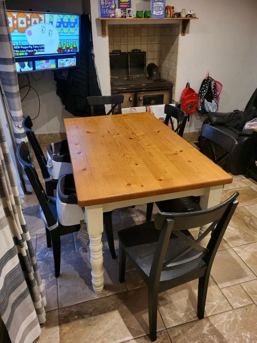 Table & Chairs - Image 2