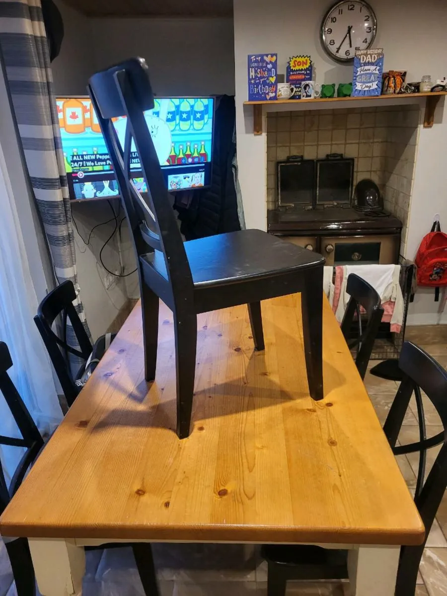 Table & Chairs - Image 3