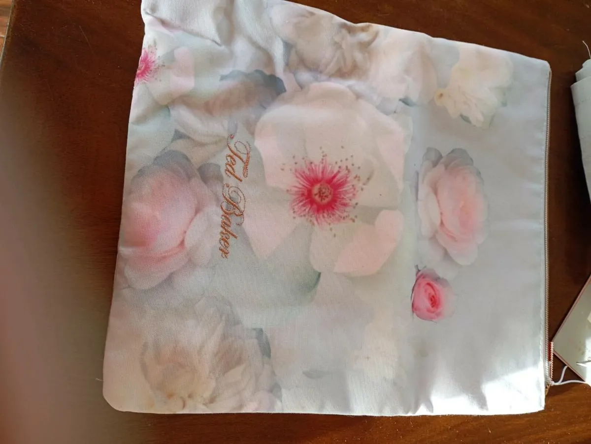 Ted Baker wash Bag Set - Image 1