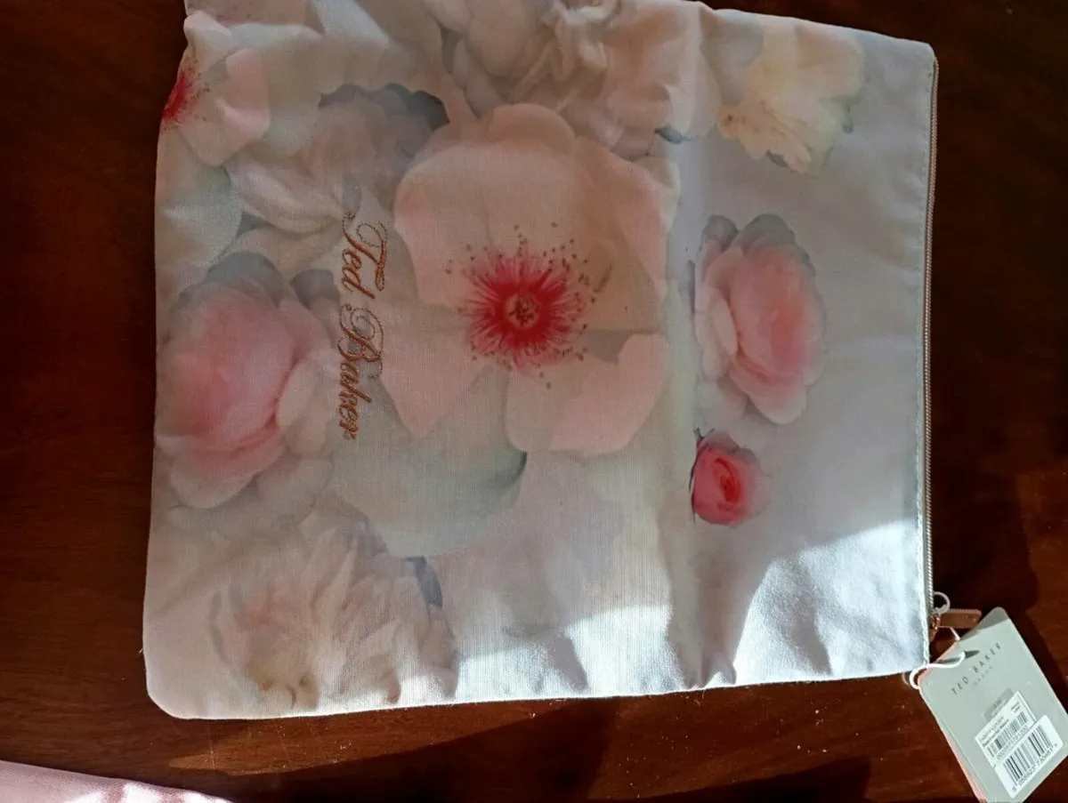 Ted Baker wash Bag Set - Image 3