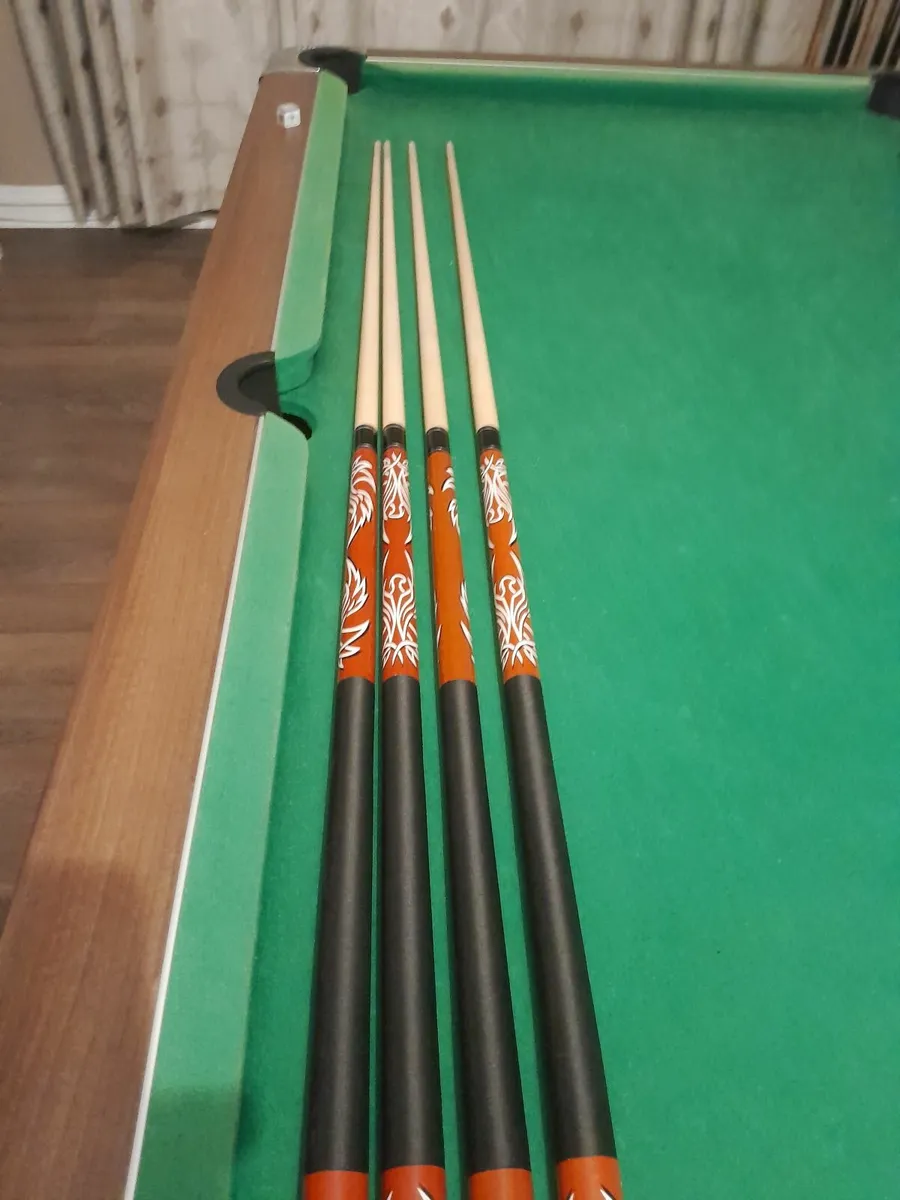 Pool table cues - Image 1