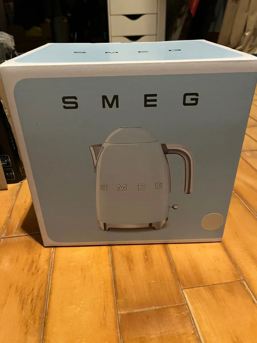 SMEG electric kettle brand new in box - Image 2