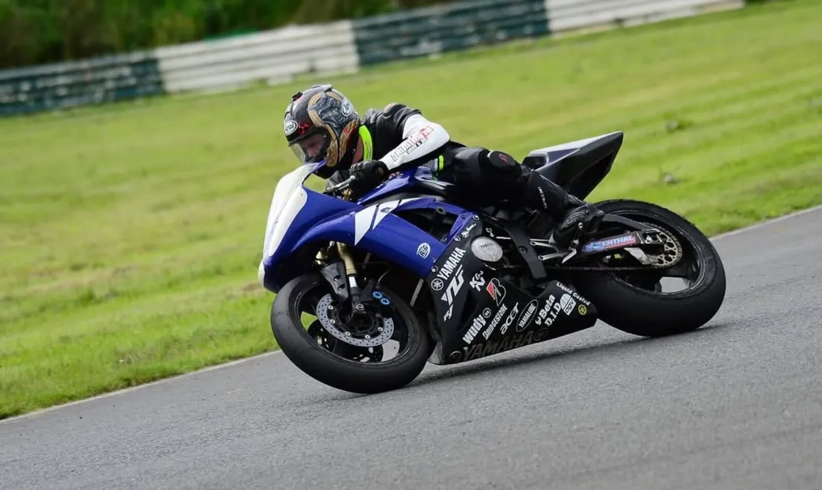 2003 R1 track bike - Image 1