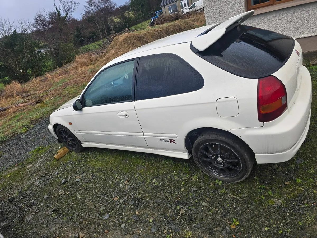 Civic ek9 shell/ ek4 shell with weld in cage - Image 4