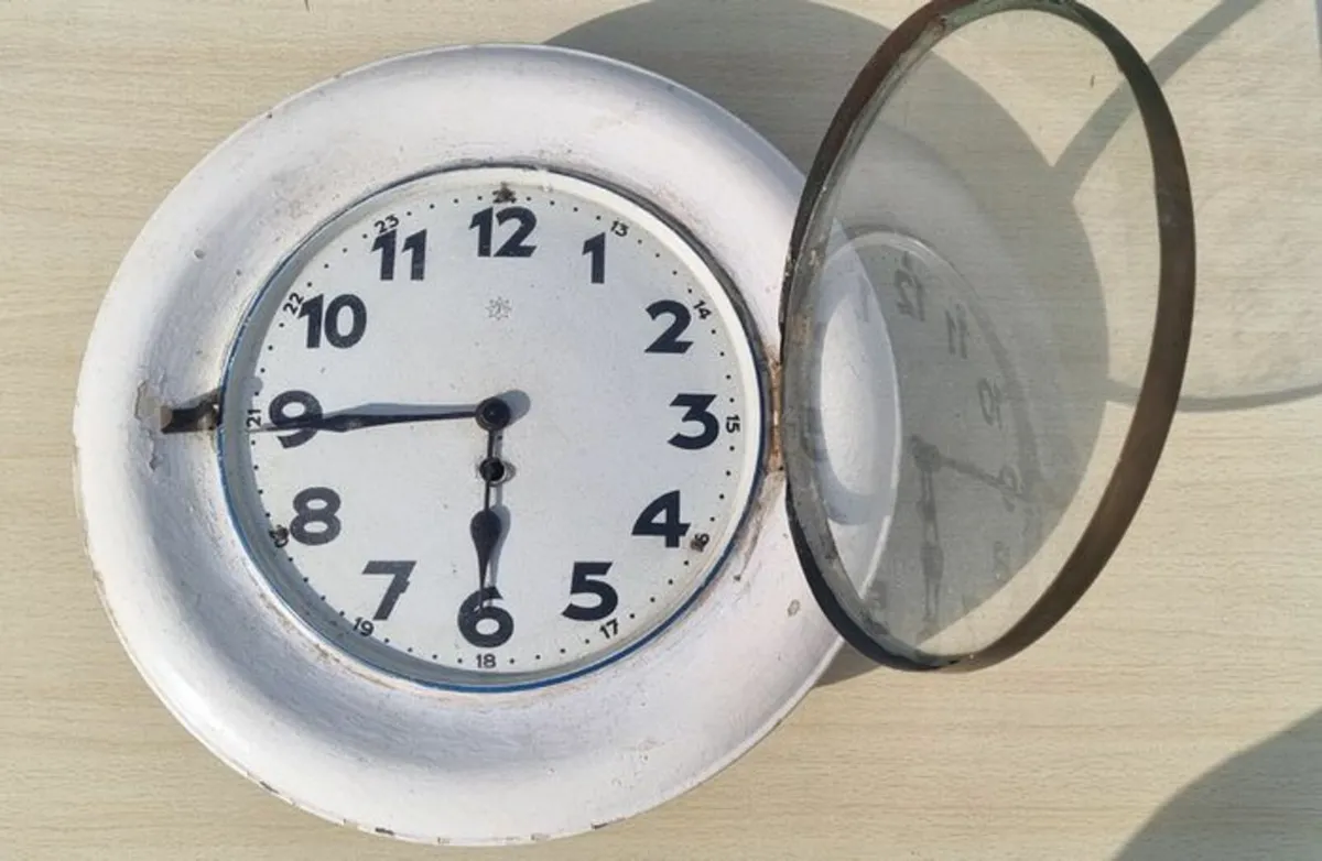 Vintage Junghans wall clock - Image 2