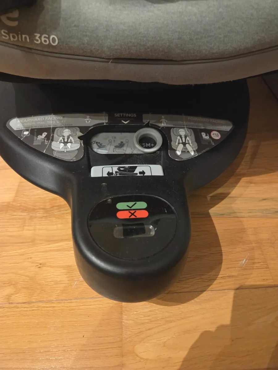 Joie i-Spin 360 i-Size Car Seat in Grey - Image 1