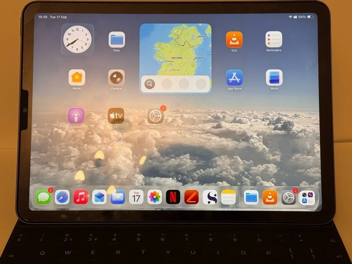 iPad Air 5th Gen 256 GB - Image 1