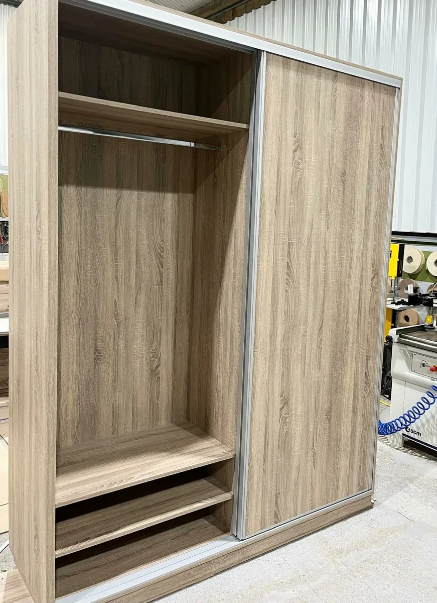 Sliding door wardrobes - Image 3