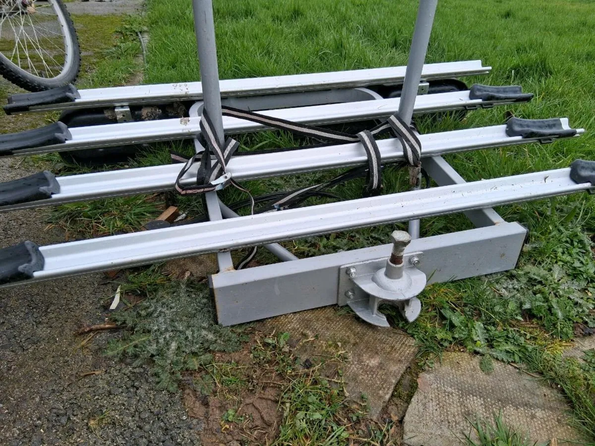 Bicycles x2 and bike rack to suit towbar - Image 1