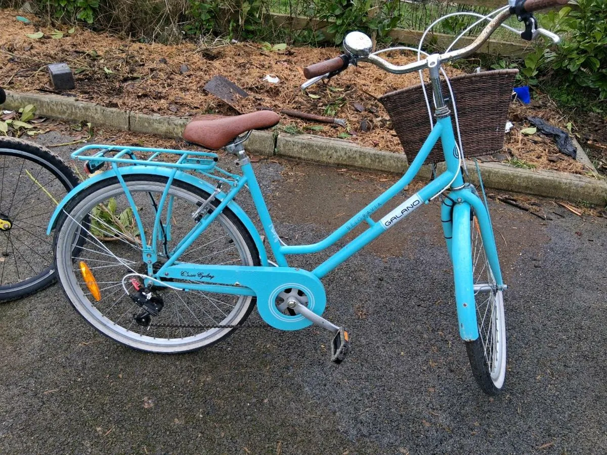 Bicycles x2 and bike rack to suit towbar - Image 3