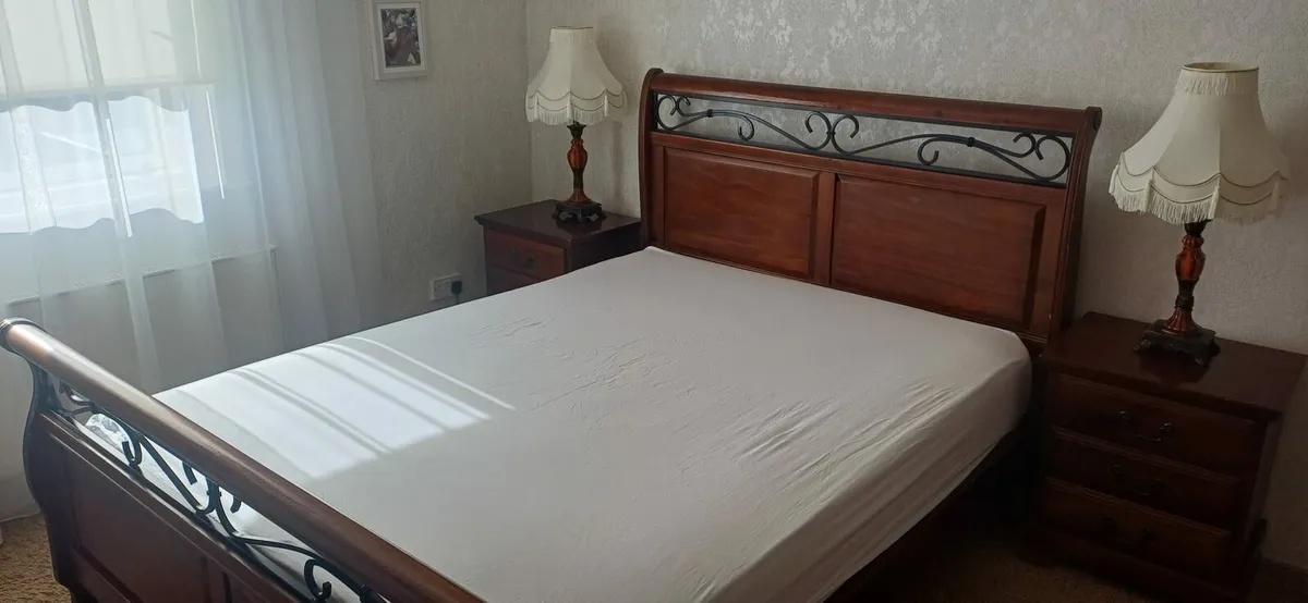 King size bed - Image 1