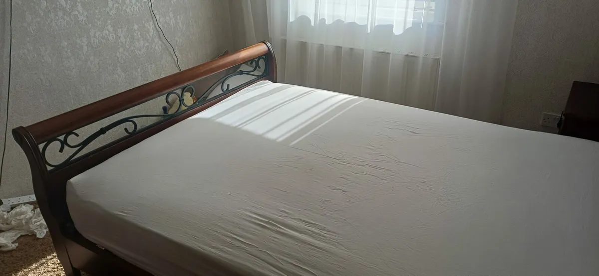 King size bed - Image 2