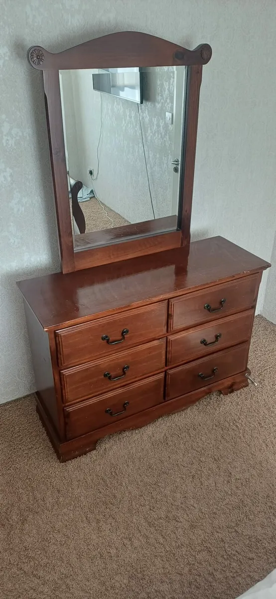 King size bed - Image 4