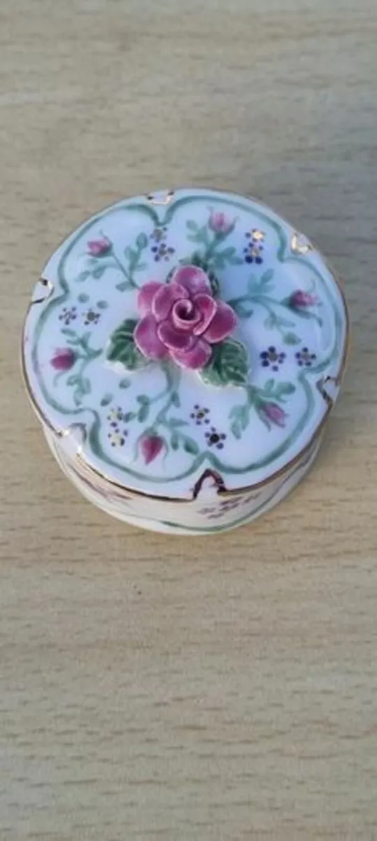 Vintage porcelain trinket box - Image 3